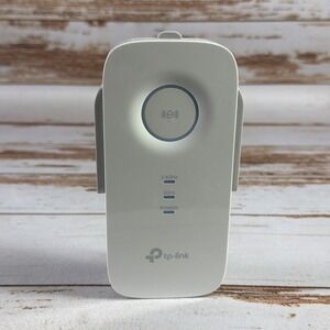 TP-Link RE550 V1.8 AC1900 Dual Band WiFi Range Extender Used
